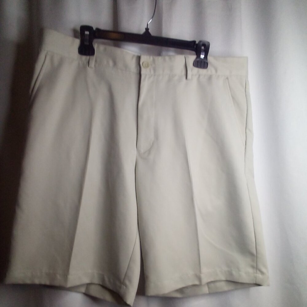 Greg Norman for Tasso Elba Shorts Men 36 Shark Golf Active Tan